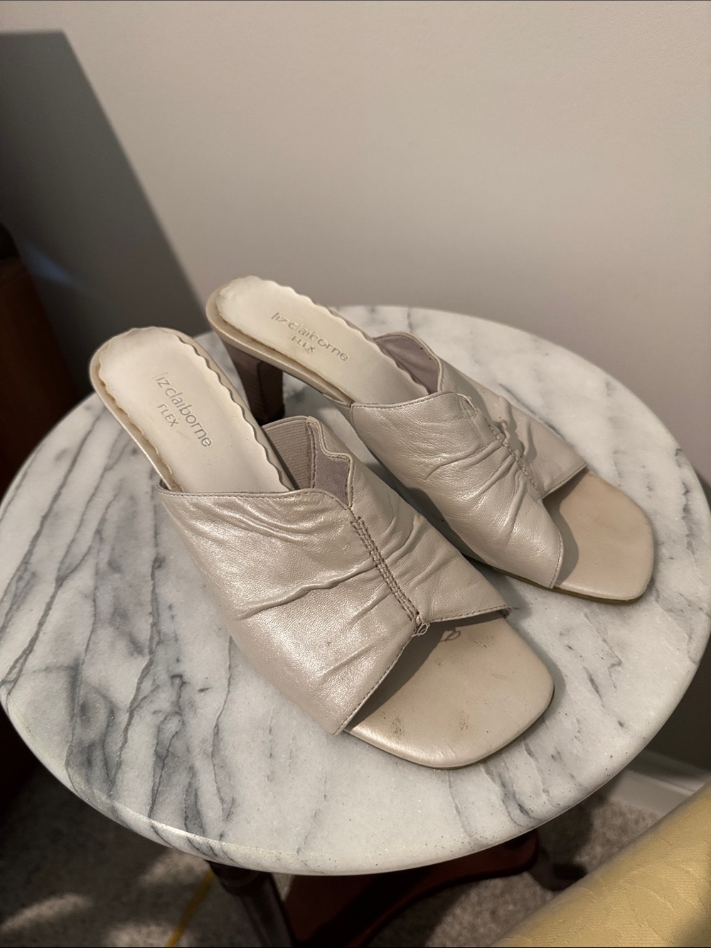 Liz Claiborne 7 Women's Cream Leather Slip-On Heels